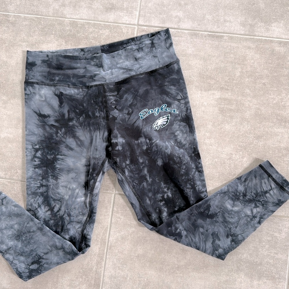 *LIKE NEW* NFL Philadelphia Eagles Black/Gray Tie Dye Cropped Leggings - Size L